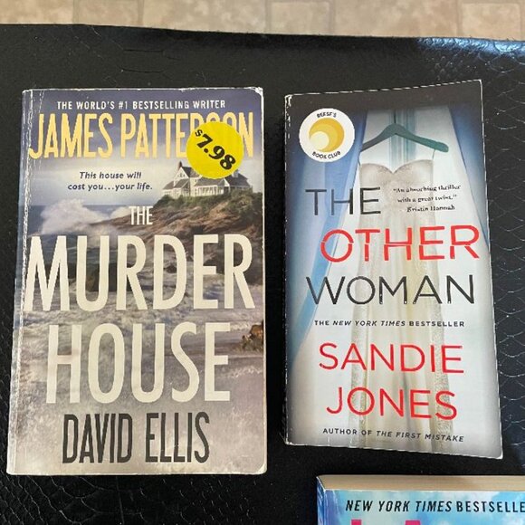 Books - ANY 4 FOR $6 - Patricia Cornwell, Julie Kramer, Cindy Gerard, & MORE - Picture 4 of 7